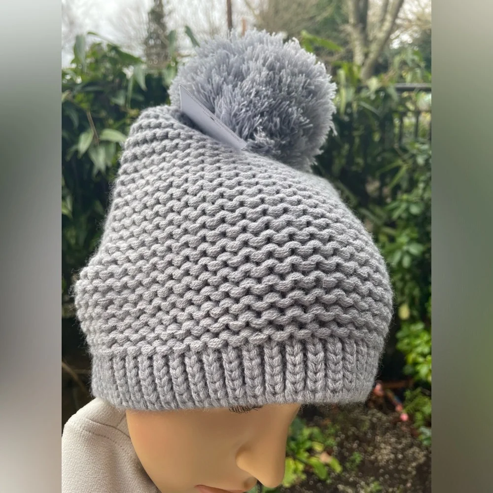 UGG Gray Knit Beanie for Women.
NWT 
MSRP $60
Light Gray - Picture 11 of 16